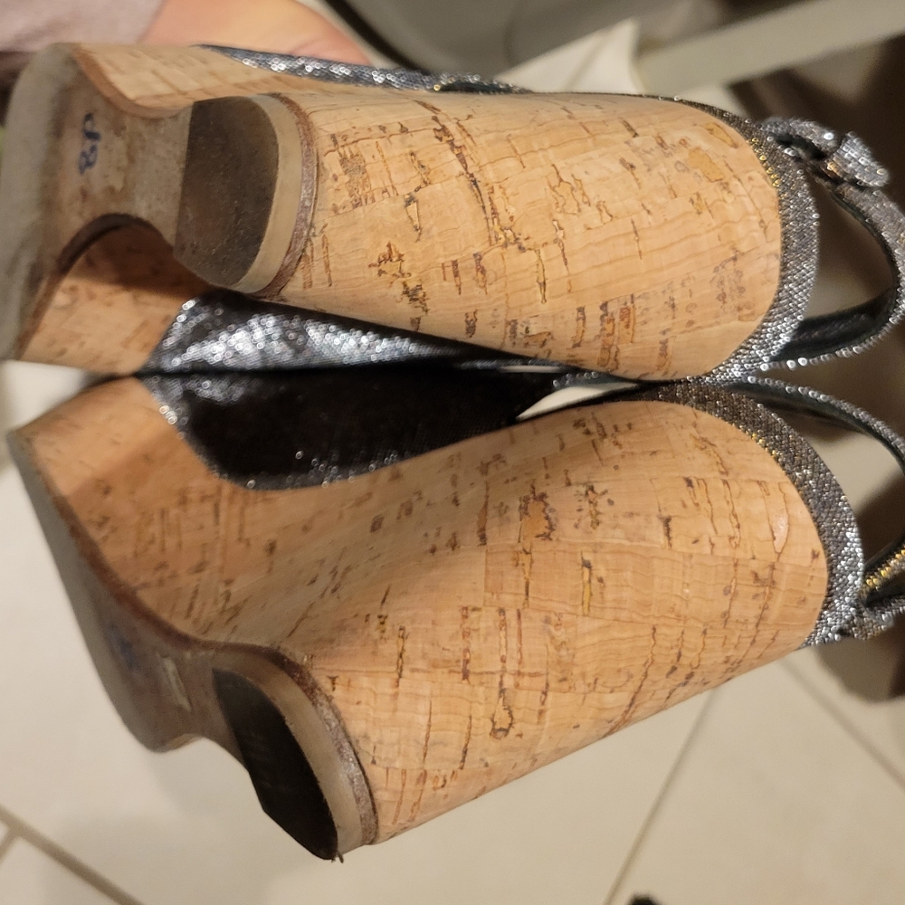 Stuart Weitzman Women's Riveria Wedge Sandals platform - Gold 8N - Picture 11 of 15